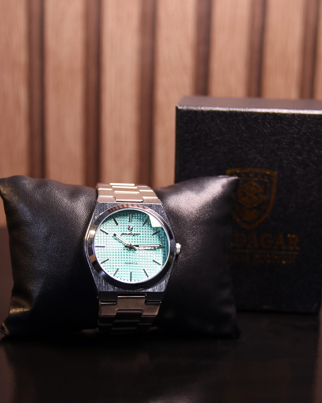 Reloj Hombre Relieve Dorado / Blanco